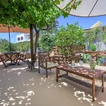 Casa De Flores 2 *