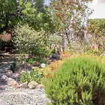 Casa De Flores 2 Plaka (Milos)